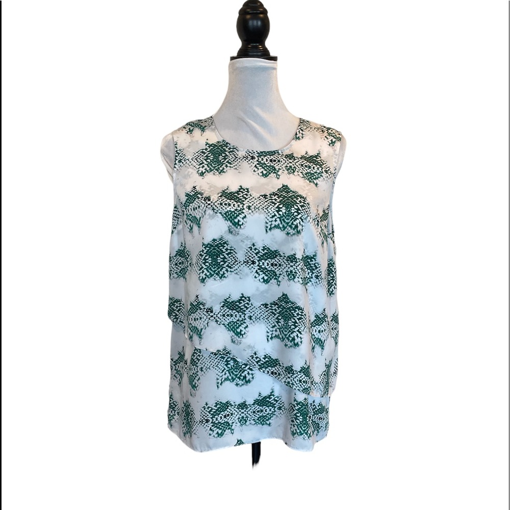 DKNYC sleeveless pullover snake print white green top blouse size medium